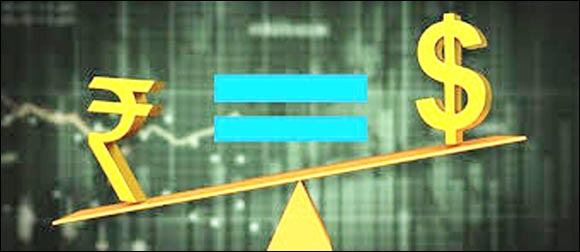 ડોલર સામે રૂપિયાનું સતત ધોવાણ : દૈનિક ખર્ચ પર સીધી અસર