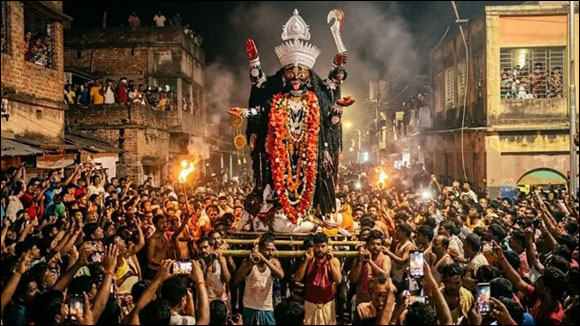 દિવાળીની રાત્રે પશ્ચિમ બંગાળમાં યોજાતું રહસ્યમય અને રોમાંચક બામા...