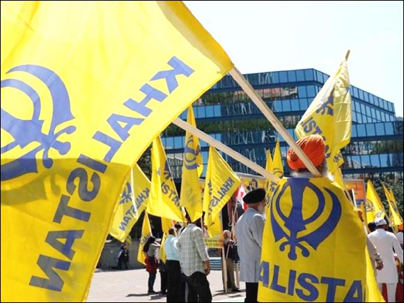 કેનેડામાં ખાલીસ્તાનવાદીઓ બેફામ : તિરંગાને ફાડી નાખી અપમાન કર્યું : મારી નાખો ના નારા લગાવ્યા