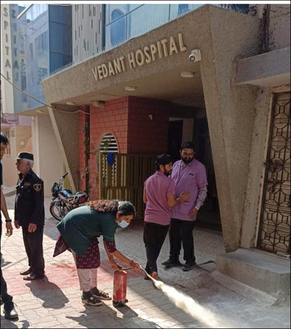 https://api.akilanews.com/saurashtra_news/5316_1771569117729fire.jpg